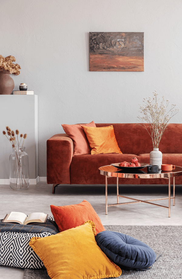 Salon blanc canape rouge orange location meuble